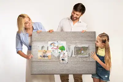 Korkowa tablica na ścianę z napisem Home