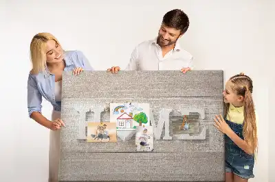 Korkowa tablica na ścianę z napisem Home