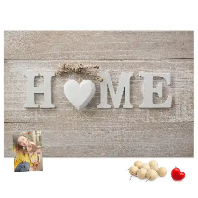 Korkowa tablica na ścianę z napisem Home