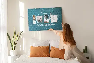 Tablica korkowa dla dzieci z tekstem motywacyjnym