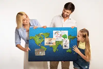 Korkowa tablica z konturami państw świata