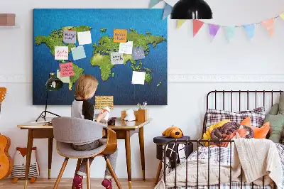 Korkowa tablica z konturami państw świata