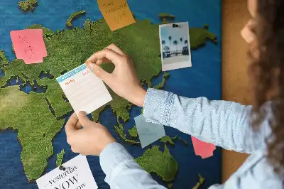 Korkowa tablica z konturami państw świata