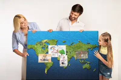 Korkowa tablica z konturami państw świata