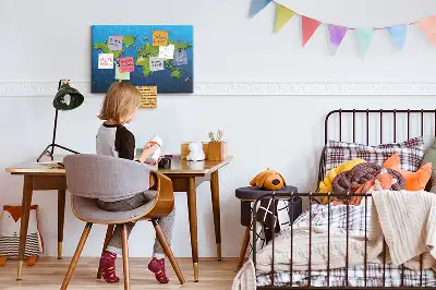 Korkowa tablica z konturami państw świata
