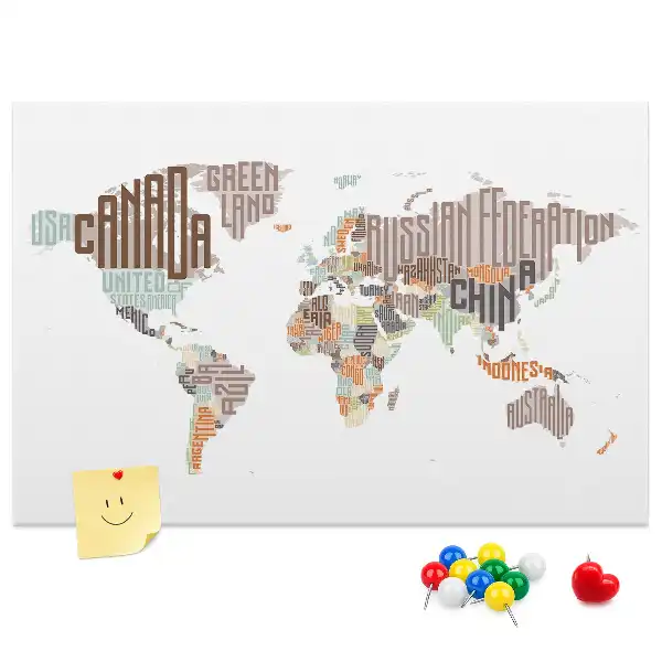 Tablica korkowa z mapą i kolorowymi literami