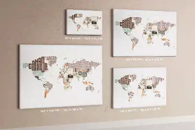 Tablica korkowa z mapą i kolorowymi literami