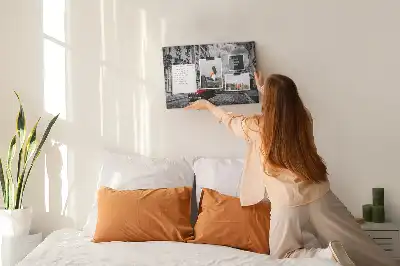 Tablica korkowa dla dzieci z motywem starego samochodu w mieście