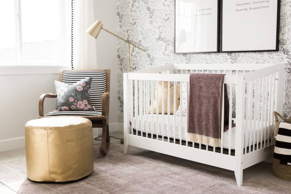 Jak urządzić kącik niemowlaka w sypialni rodziców?
