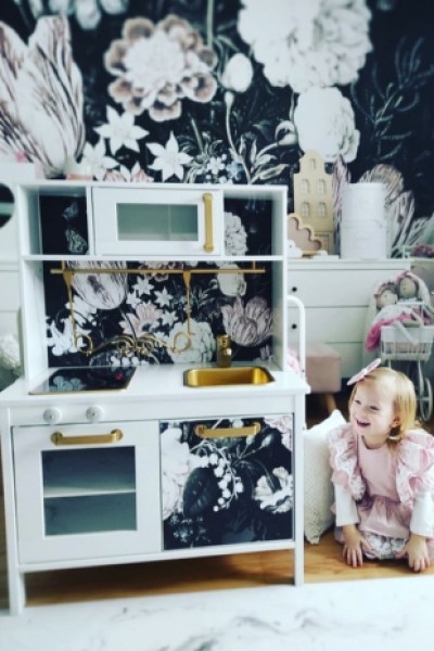 Jak szybko odmienić wygląd starych mebli IKEA za pomocą naklejek?
